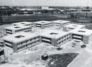 Blick vom Max-Kade-Haus auf die Atriumhäuser (1962).